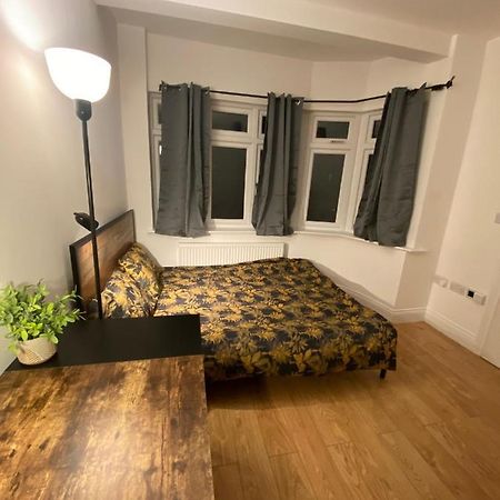 4 Wharncliffe Drive Hotel Hanwell Luaran gambar