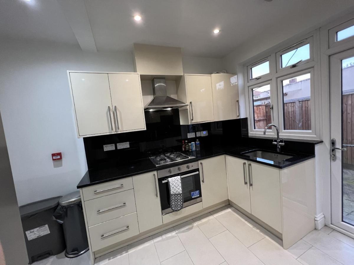 4 Wharncliffe Drive Hotel Hanwell Luaran gambar