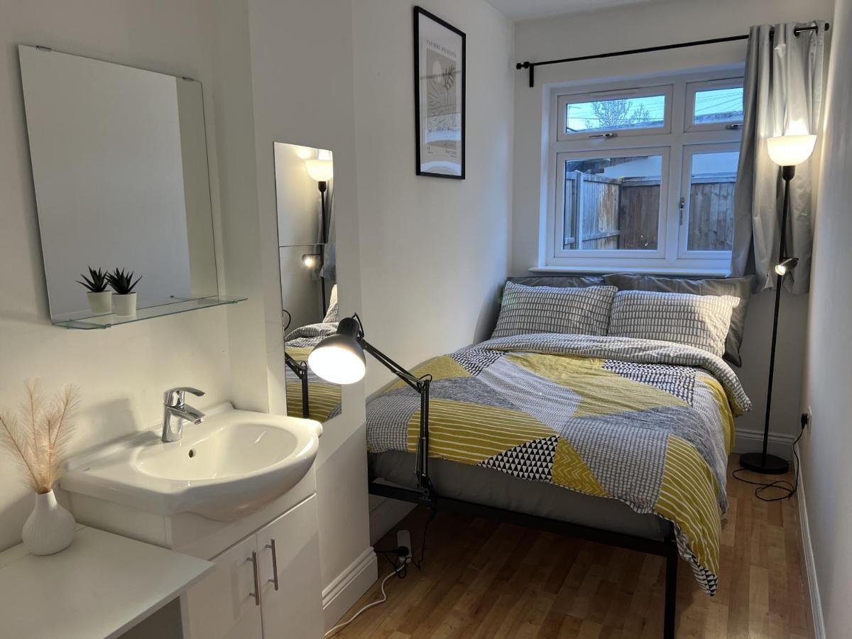 4 Wharncliffe Drive Hotel Hanwell Luaran gambar