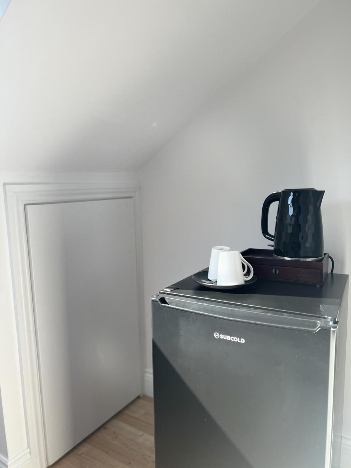 4 Wharncliffe Drive Hotel Hanwell Bilik gambar