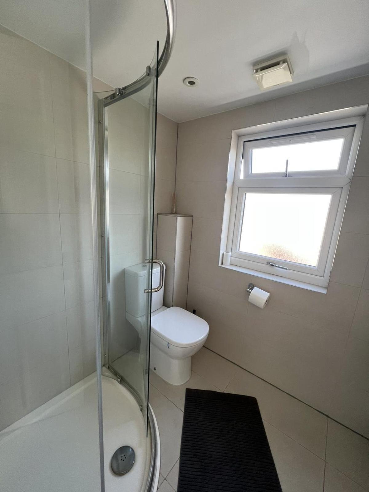 4 Wharncliffe Drive Hotel Hanwell Bilik gambar